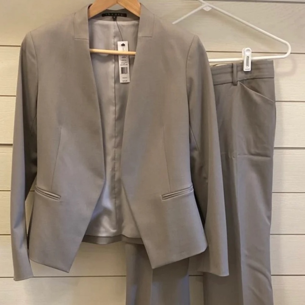 Theory Suit - Sz 6 Blazer, Size 8 Pants